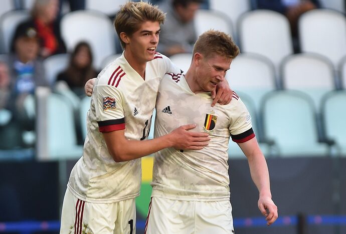 Belgium-duo-Charles-De-Ketelaere-and-Kevin-De-Bruyne-celebrate-against-Italy-e1642076686453