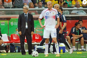 2035732-raymond-domenech-et-zinedine-zidane-a-950x0-2