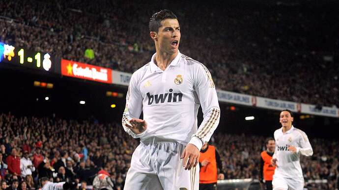 Cristiano_Ronaldo_Real_Madrid_2012.jpg